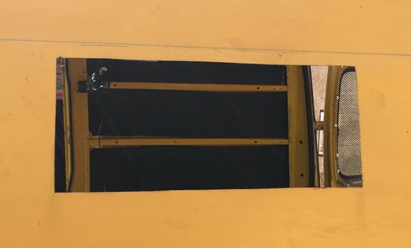 Ausschnitt-fuer-das-Fenster-des-Transporters-Bumblebee