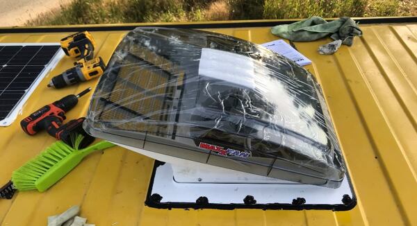 Montage des Dachventilators am Kastenwagen Bumblebee – Teil 1