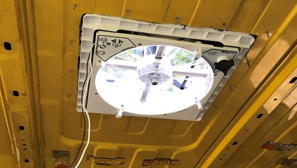 Montage des Dachventilators am Kastenwagen Bumblebee – Teil 2