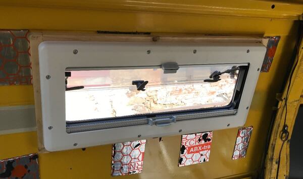 Positionierung des Fensters am Transporter Bumblebee