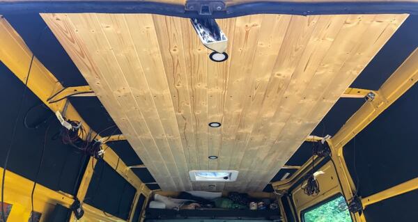 Deckenverkleidung des Lieferwagens „Bumblebee“